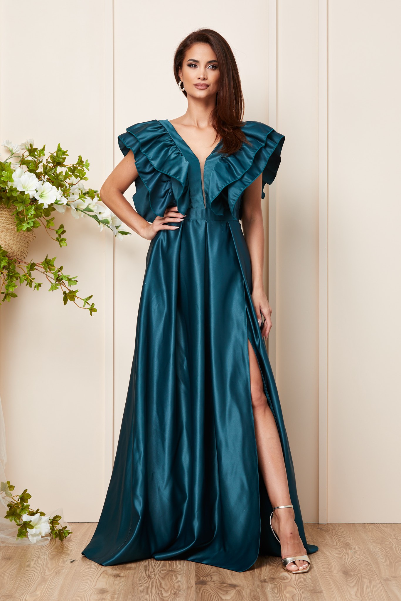 Πράσινο Σατέν Μάξι Αμπιγιέ Φόρεμα Με Βολάν Trinidad T3124 1