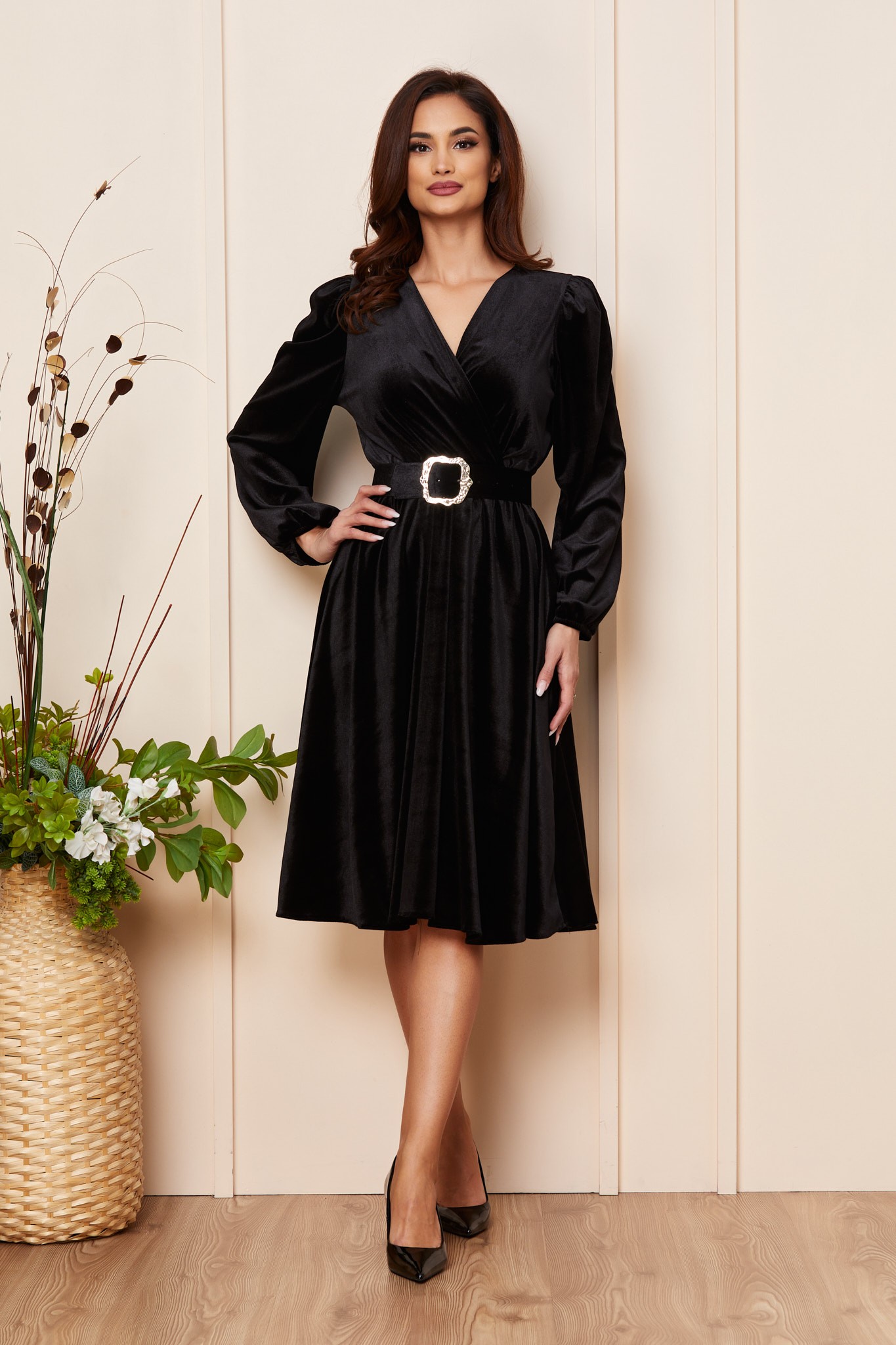 Μαύρο Μίντι Φόρεμα Από Βελούδο Judy T333 4